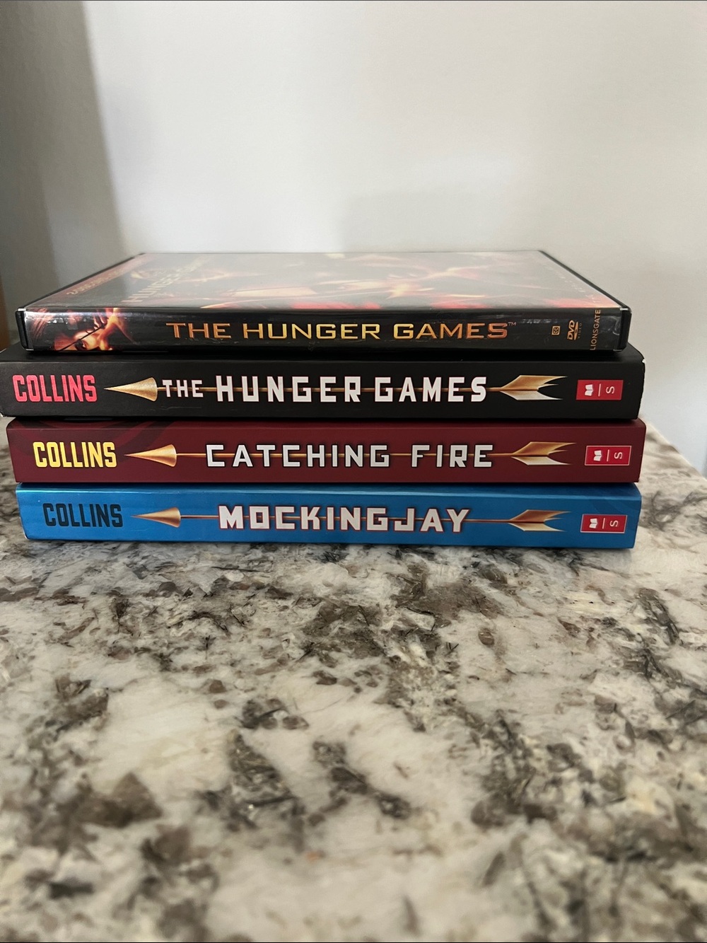 The Hunger Games Trilogy - Black, Red & Blue Covers - Picture 5 of 7